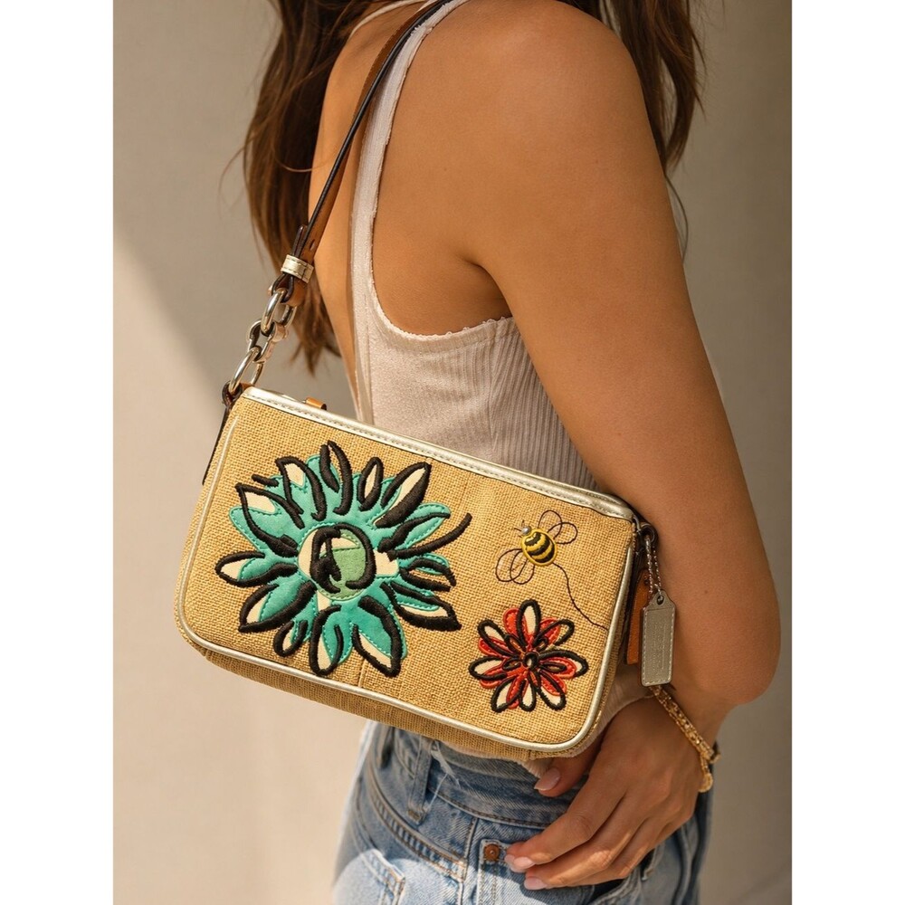 Vintage Coach 2005 Straw Floral Bumble Bee Shoulder Bag Purse 8672